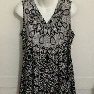 Westport Black and White V-Neck Tank Top size 1X